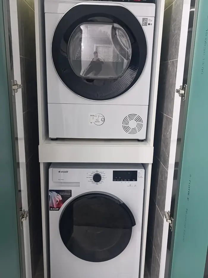 Çamaşır ve kurutma makinesi için yapılmış dolap